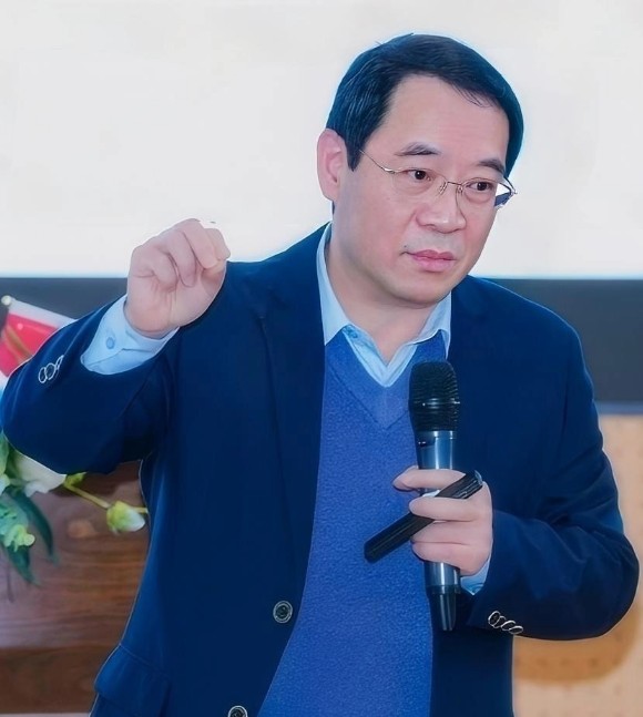 郑加成